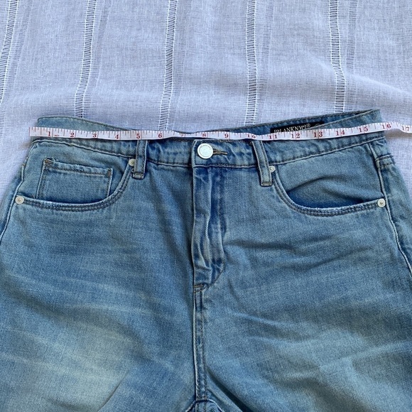 BlankNYC light wash, high rise tapered leg denim. - Picture 8 of 11